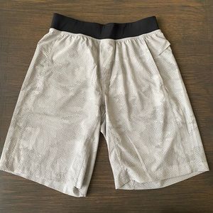 Lululemon Pace Breaker Short - 10” light grey Camo- Size M